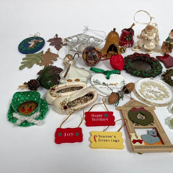 Variety of Christmas Tree Ornaments Lot of 23 - Picture 6 of 9